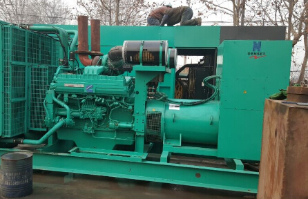 随县发电机组如何判断水冷式机油散热器内部是否需要清洗？